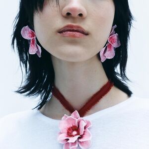 ZARA Enameled Flower Necklace